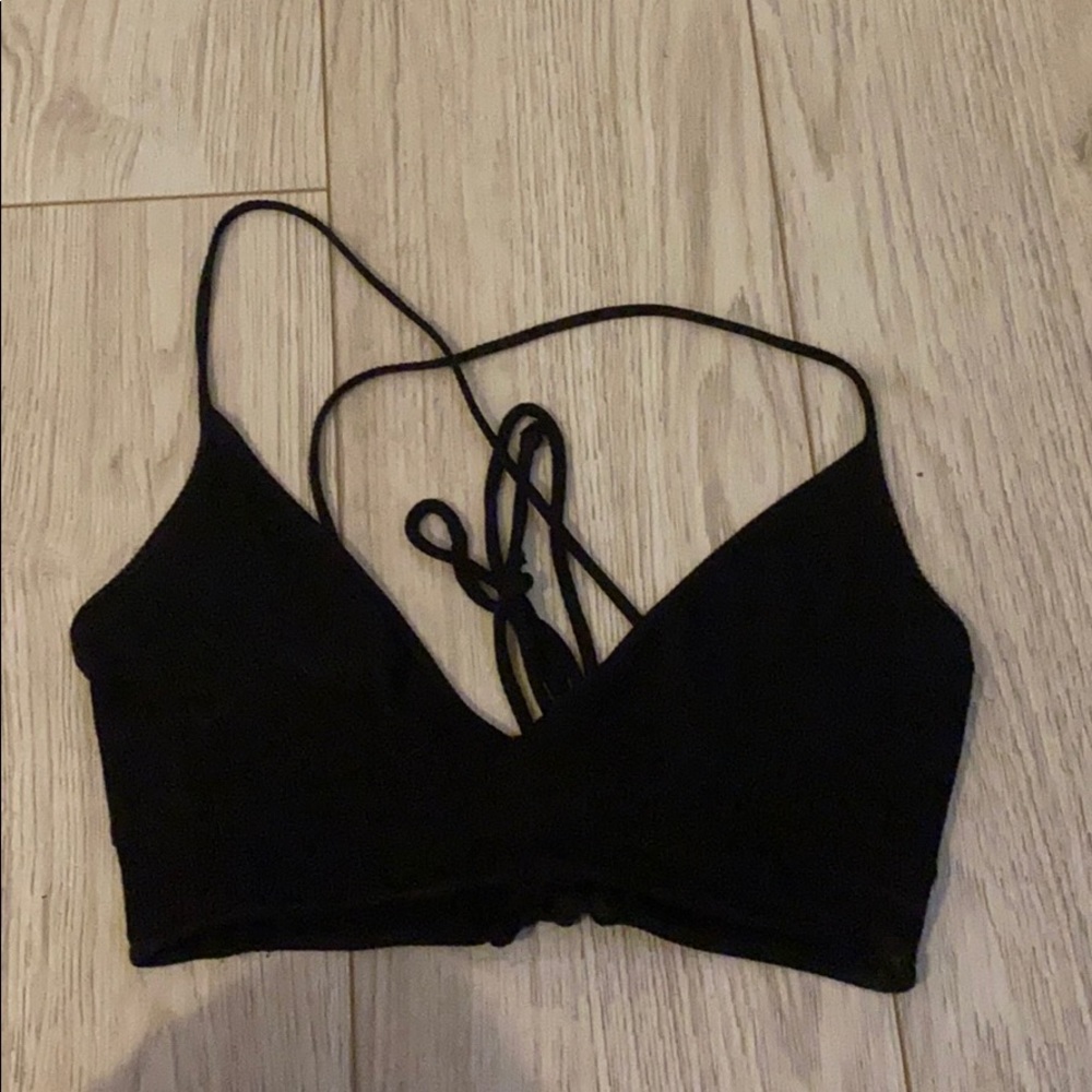 xs crop top from urban outfitters!!